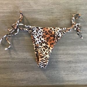 Brand new Lahana bikini bottoms. Size small